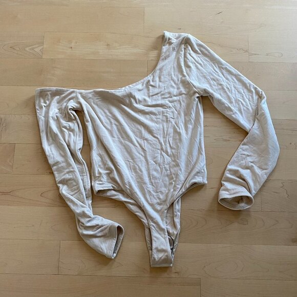 RE Ona Beige BNWOT Womens One Shoulder Bodysuit - Picture 7 of 8